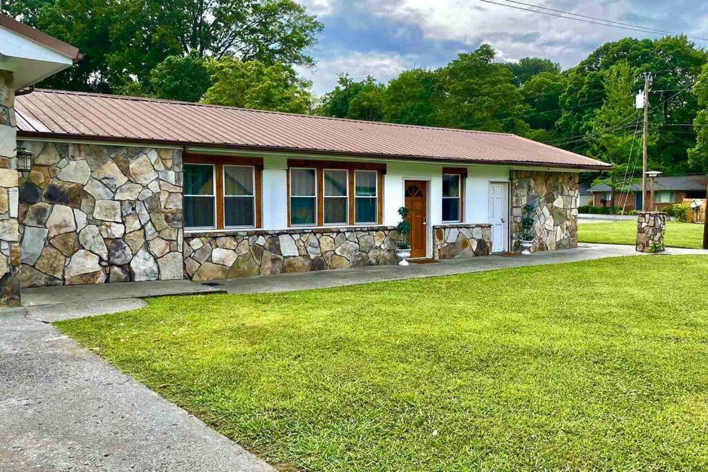 Small Rental For Couple Getaway Dalton Extérieur photo