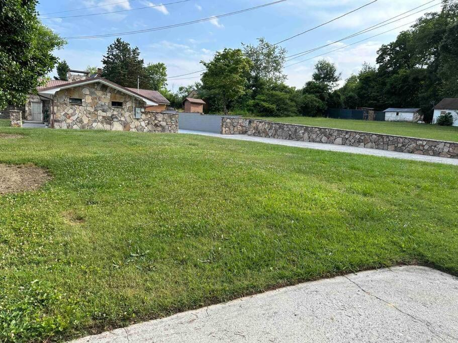 Small Rental For Couple Getaway Dalton Extérieur photo
