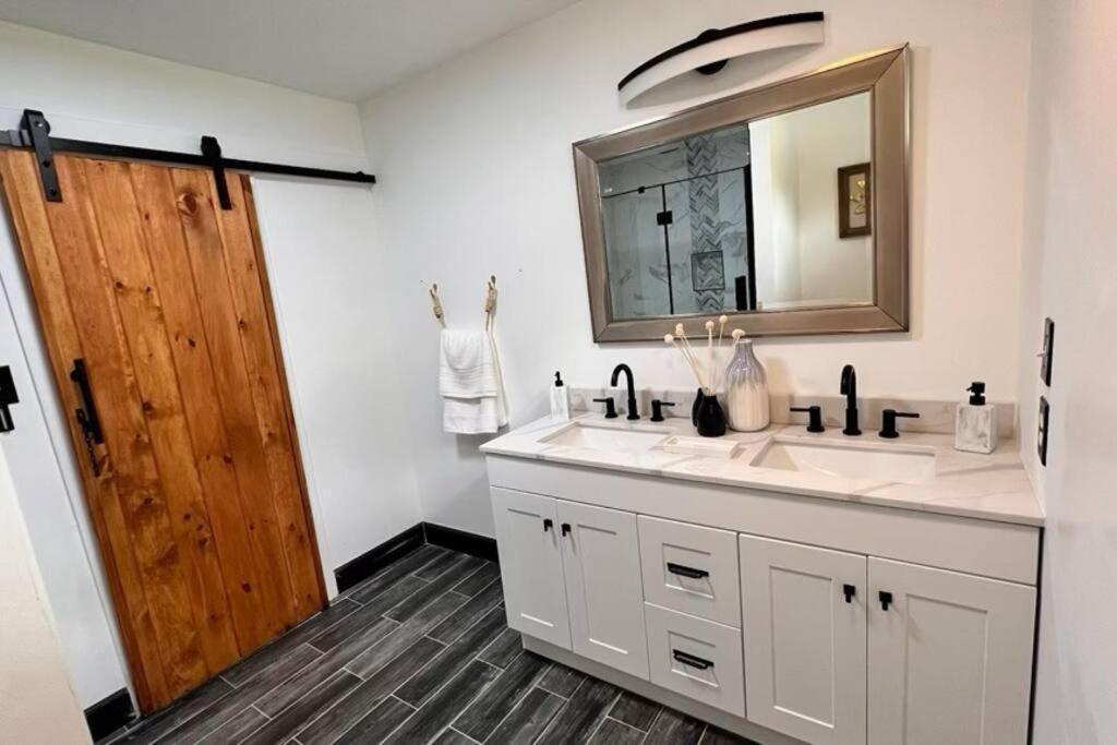 Small Rental For Couple Getaway Dalton Extérieur photo
