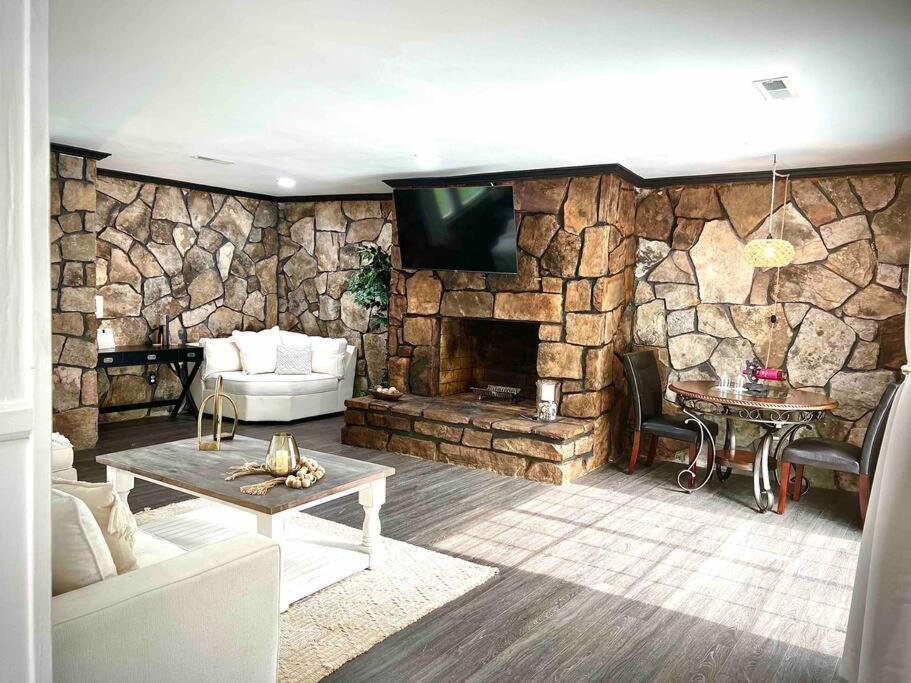 Small Rental For Couple Getaway Dalton Extérieur photo