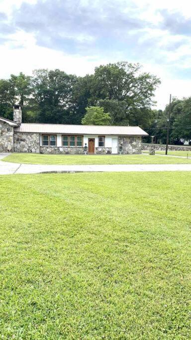 Small Rental For Couple Getaway Dalton Extérieur photo
